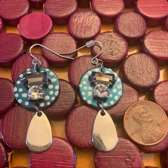 Hand painted silver and green drop earrings - Picture 2 of 3